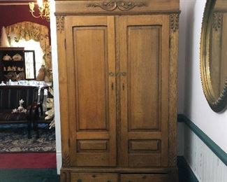 Beautiful Victorian oak wardrobe
