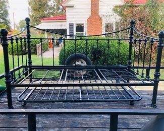 Trundle day bed