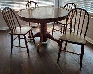 Atq Pedestal Table 4 Chairs