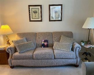Like new Bassett Sofa, beautiful!