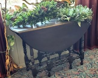 Gorgeous drop-leaf table