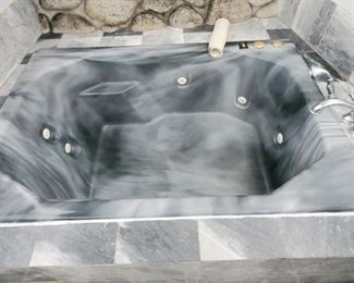 Jacuzzi tub