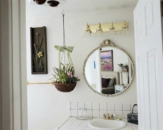 More cute bathroom decor