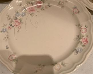 pfalscraft dinner ware
Tea rose
With many extra pieces