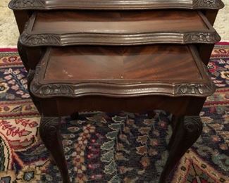 SET OF 3 QUEEN ANNE NESTING TABLES