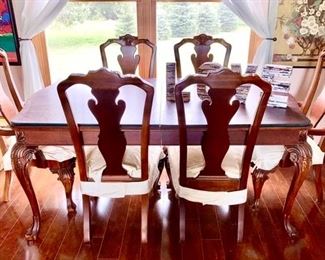 Thomasville table, one leaf, table pads & 6 chairs, 2 are captain chairs
