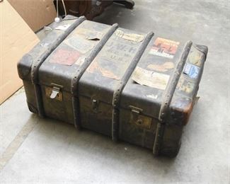 231. Vintage Suitcase