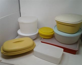 Pampered Chef and Vintage Tupperware Lot