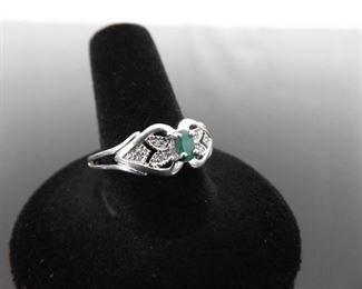 .925 Sterling Silver Emerald and Crystal Accented Ring Size 10
