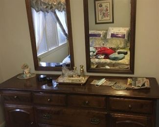 Dresser with wall mirrors 