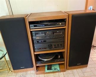 Technics Stereo and Standing Speakers 