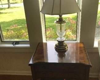MAITLAND SMITH End Table ( 1 of 2)  & STIFFEL Lamp ( 1 of 2)