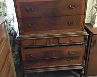 Chest of drawers$40