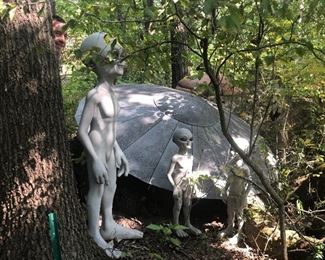 Life size alien family and ufo statue 