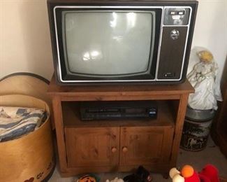 vintage tv and stand dolls