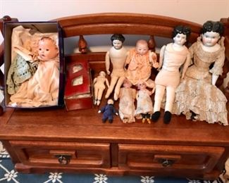 Collection of vintage dolls