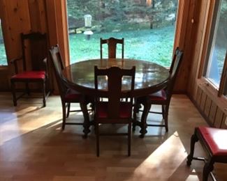 Solid Oak Table with 3 leaves and 6 chairs.