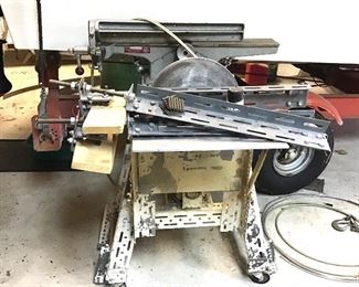 Table Saw with parts