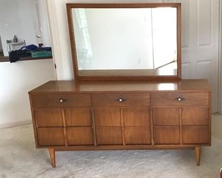 Mid Century Mod 9 Drawer Dresser w/ Mirror