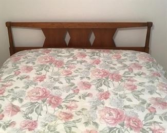 Mid Mod ‘Basic-Witz Headboard bed