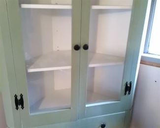 Green Corner Hutch