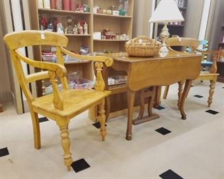 Drop leaf table