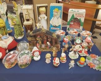 Lots of vintage collectibles!