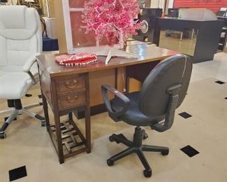 Nieman Marcus desk - retailed for over $2,000. Receipt in drawer!