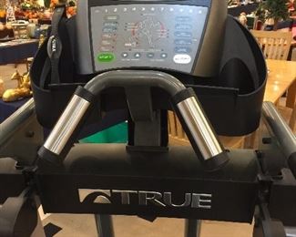 TRUE TSX elliptical in great condition.