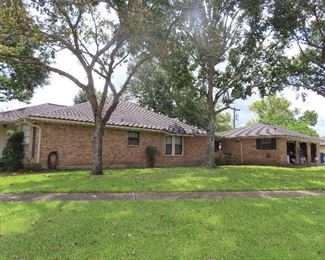 Corner lot - 3 Car Garage