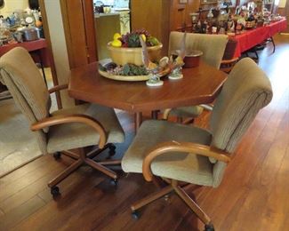 Nice Game Table with 4 Rolling Chairs - 2 Leaves