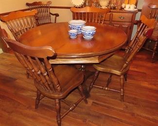 Vintage Maple Dining Table with 6 Chairs and 3 Leaves