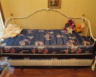 White Iron Day Bed with Trundle Bed