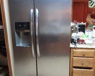 Frigidaire Fridge 