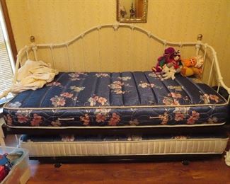 White Iron Day Bed with Trundle Bed