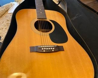 Three guitars one plastic string acoustical