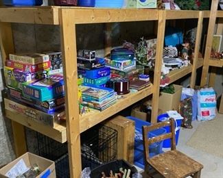 Lots of games -bucket of antique Lincoln logs