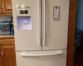 Samsung LG French door refrigerator With icemaker