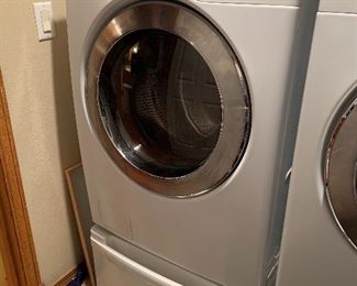 Tromm Ultra capacity washer with pedestal drawer