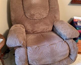 Oversized recliner 