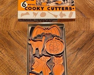 Vintage Trick or Treat 6 Metal Cooky Cutter set in original box