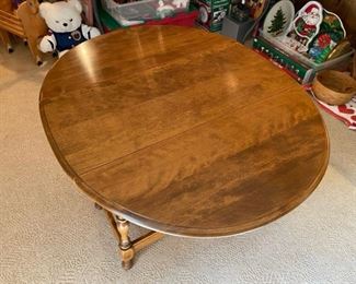 Ethan Allen oval shaped colonial drop leaf end table.  30”D x 36 1/4”W(when both sides are up)