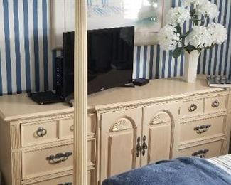Long dresser by Stanley Furniture; also have a matching long dresser with mirror