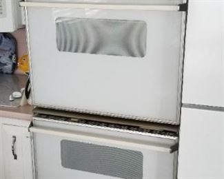 GE wall oven - double oven works great!