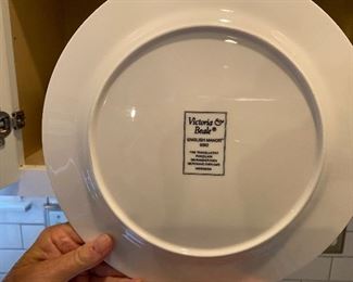 Victoria Beale dish set