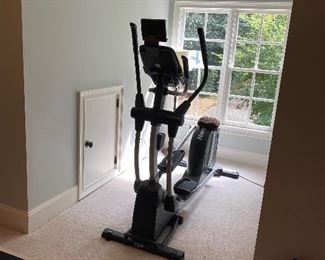 AWESOME Nordic Track SE7i elliptical that is Bluetooth, if it, and iPad compatible!!! Perfect for at-home exercise!