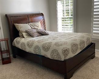 Queen size sleigh bed