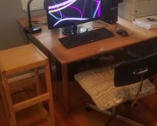 Computer desk and computer