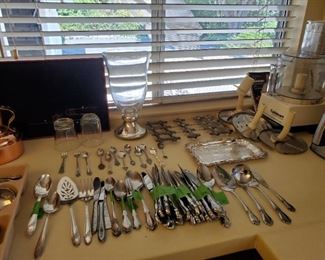 Oneida Stainless, Cuisinart Food Processor ...