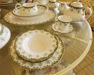 Royal Doulton "Ashmont" - Service for 12+++ including 10 serving pieces (95 total pieces)